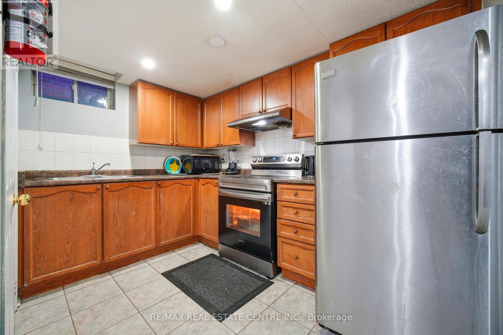 6 MANNEL CRESCENT - 44