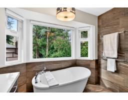 13386 18a Avenue, Surrey, BC V4A7R1 Photo 10