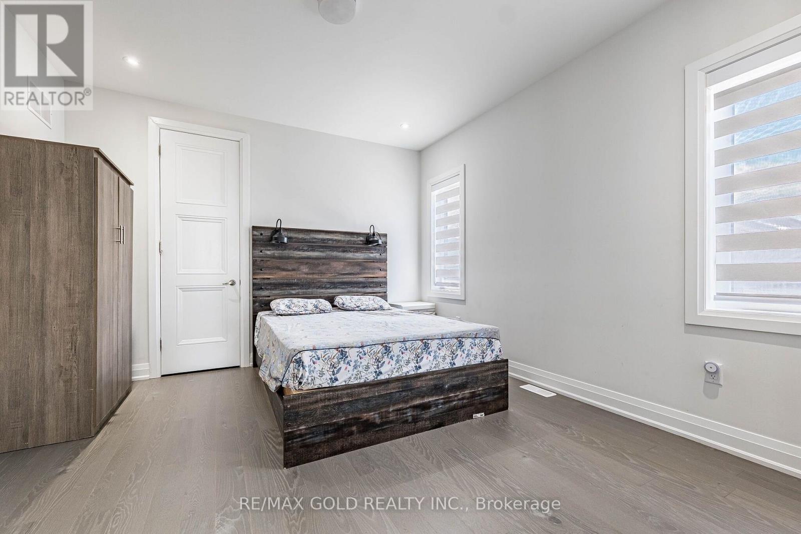 39 ACADEMY DRIVE - 22