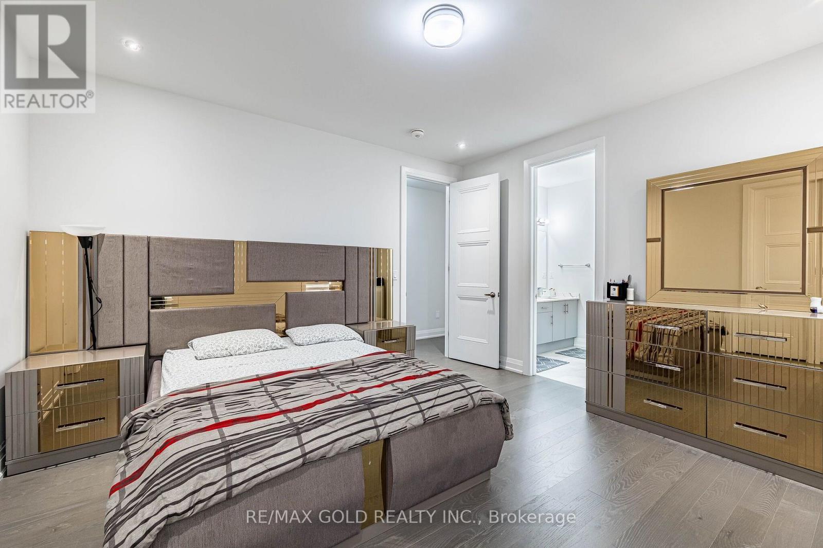 39 ACADEMY DRIVE - 23