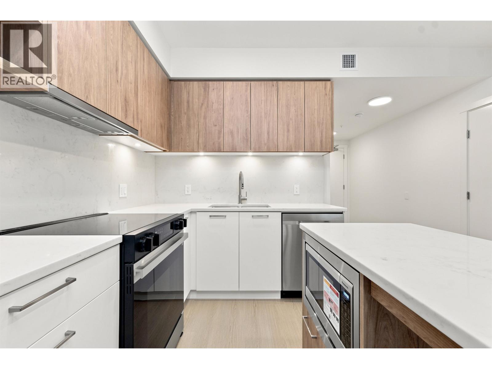 114 82 FIRST STREET, New Westminster