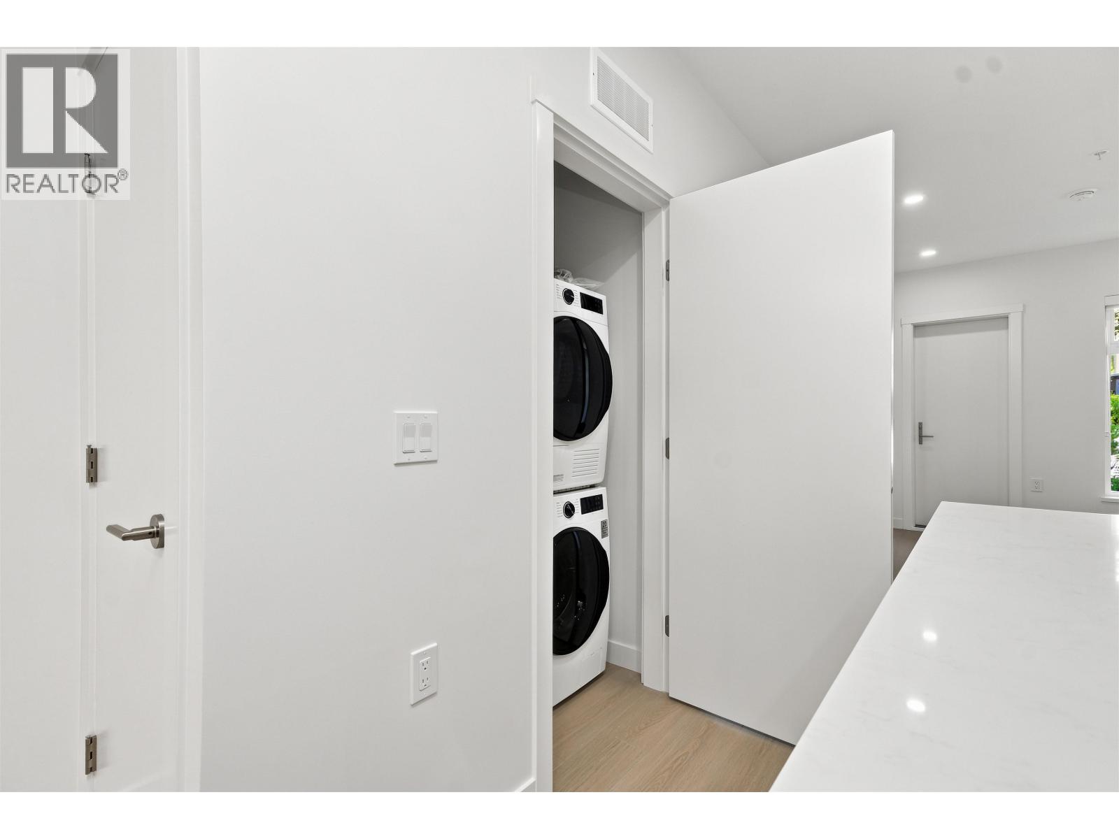 114 82 FIRST STREET, New Westminster