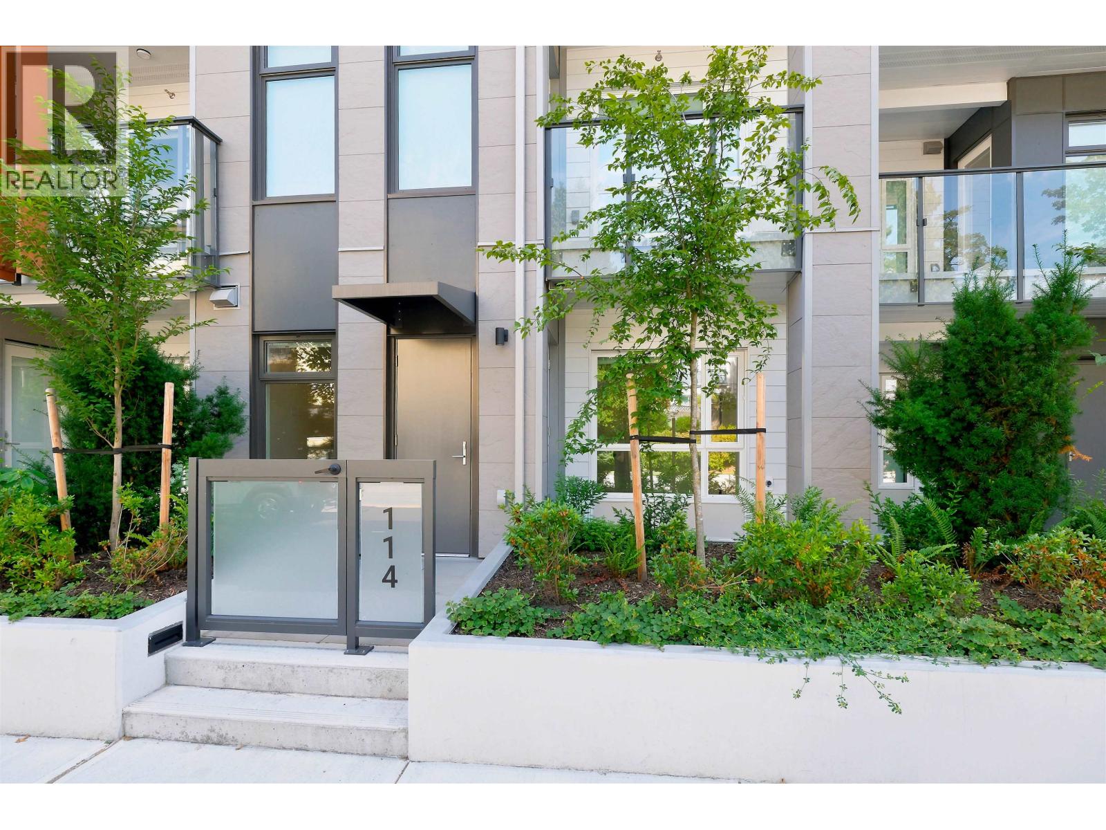 114 82 FIRST STREET, New Westminster