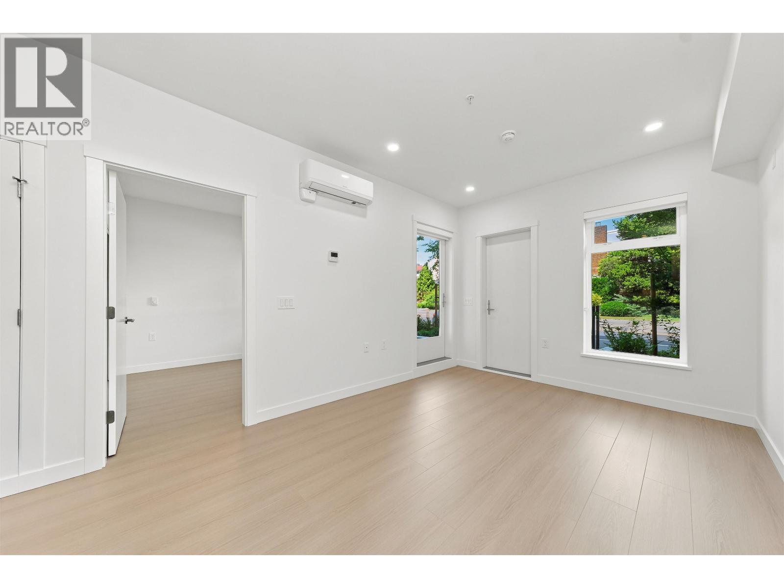 114 82 FIRST STREET, New Westminster