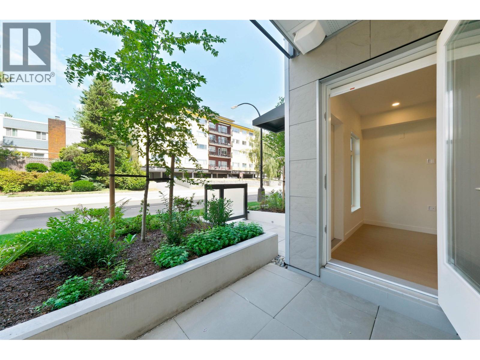 114 82 FIRST STREET, New Westminster