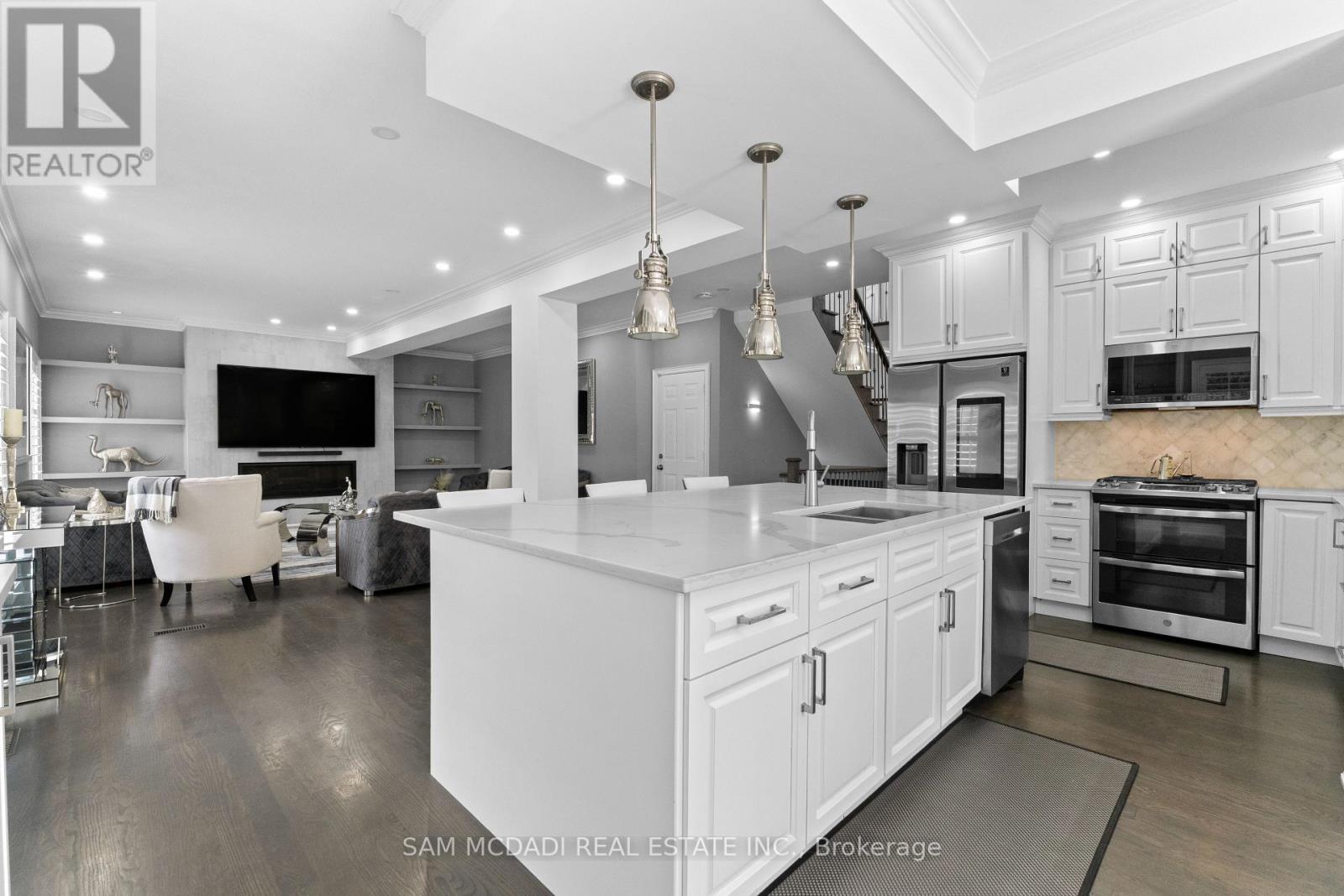29 DELROSA WAY - 13