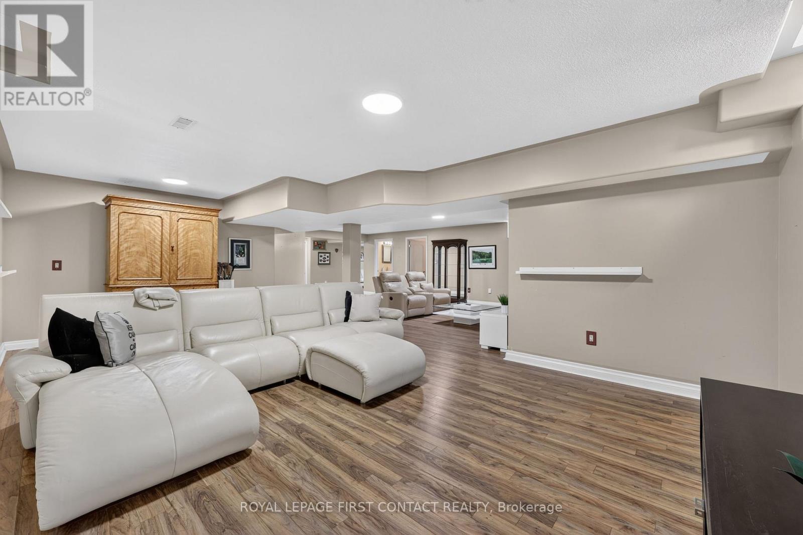 118 CUMMING DRIVE - 20