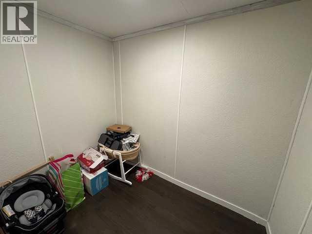 208 1 Street W - 11