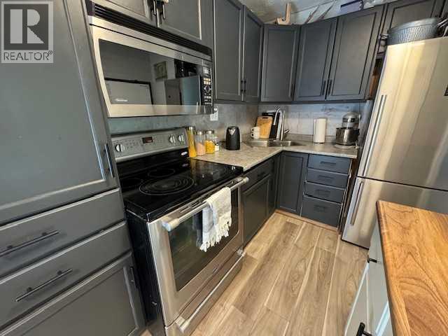208 1 Street W - 26