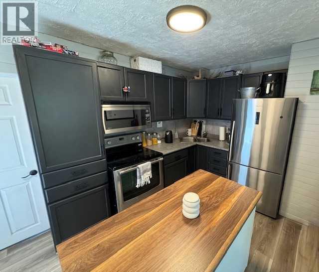 208 1 Street W - 3