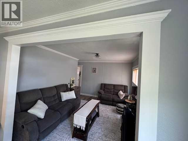 208 1 Street W - 5
