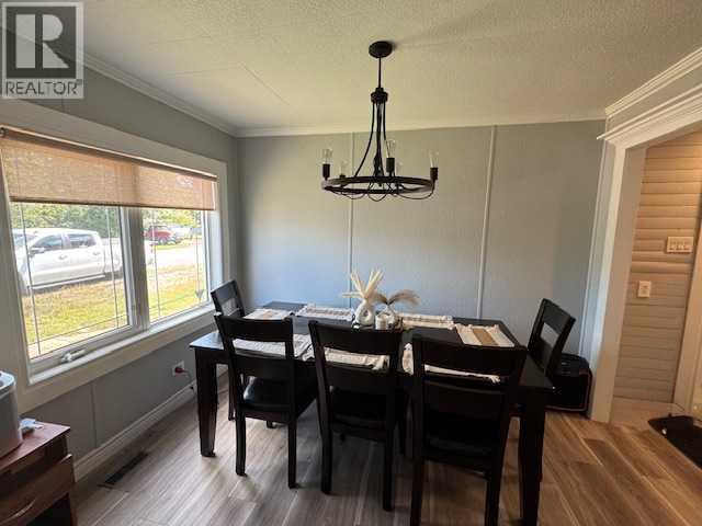 208 1 Street W - 6