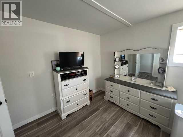 208 1 Street W - 8