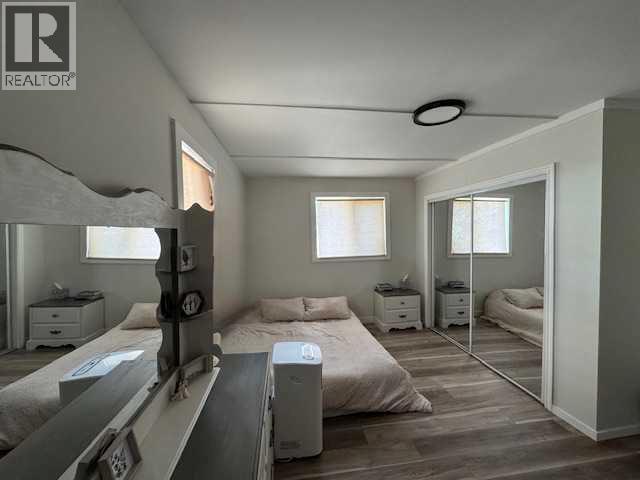 208 1 Street W - 9