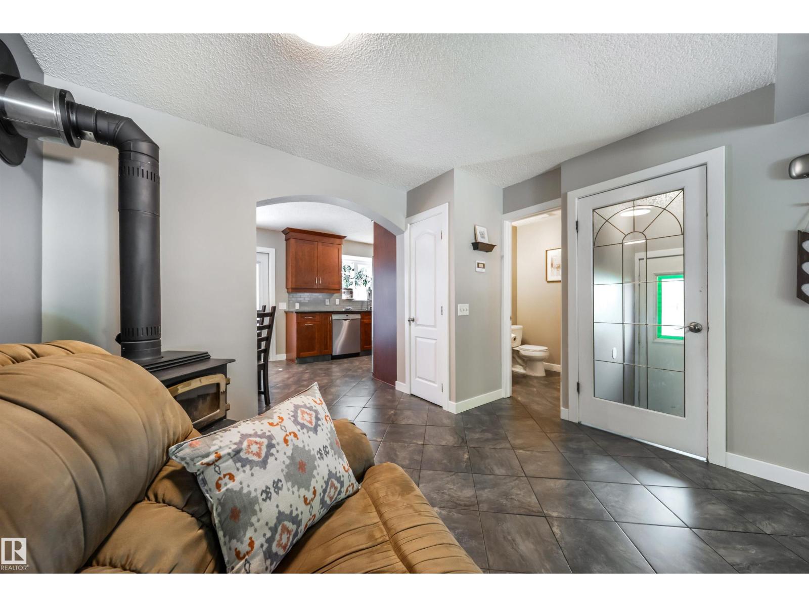 4813 44 AV — photo 13