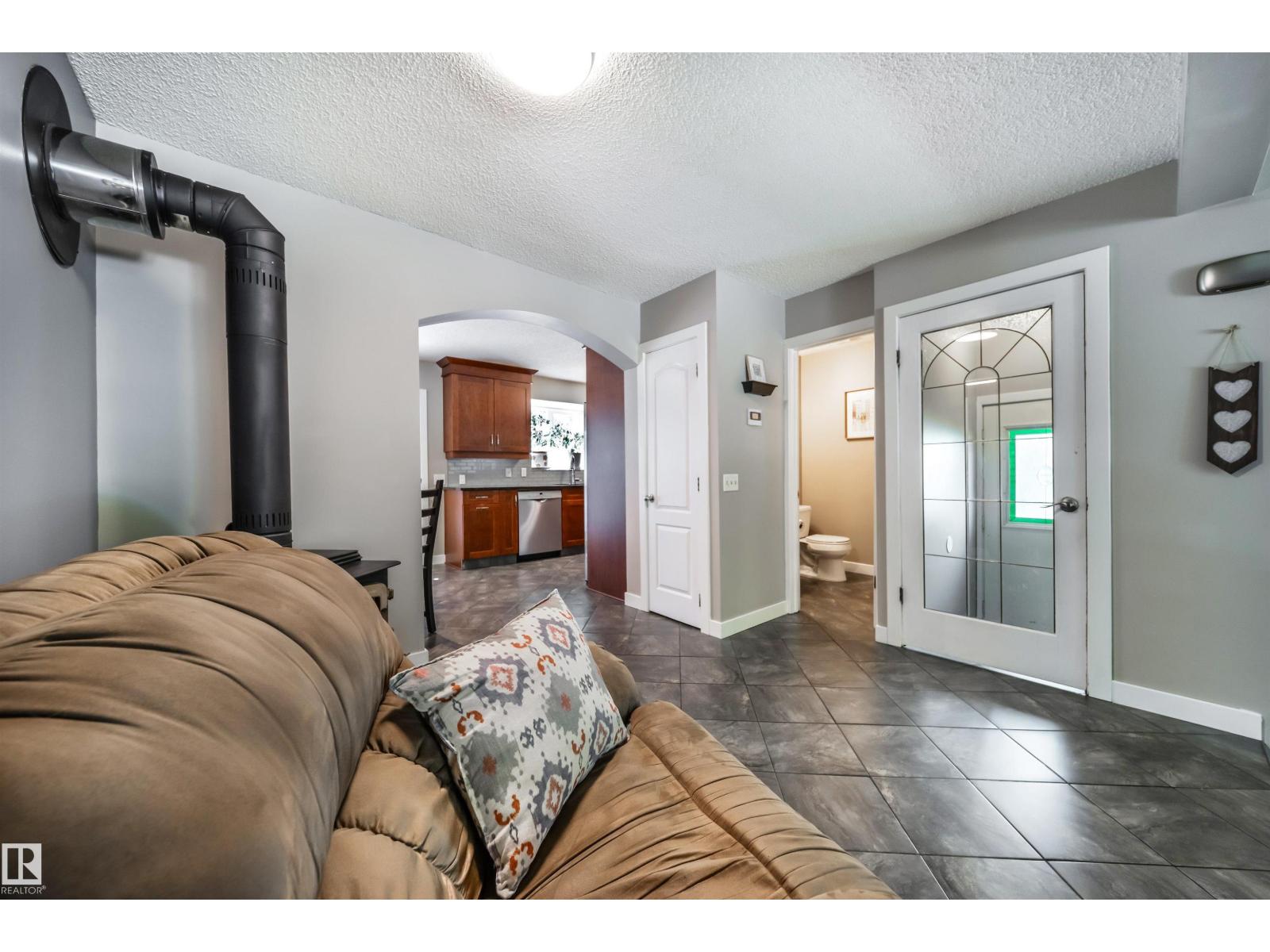 4813 44 AV — photo 16