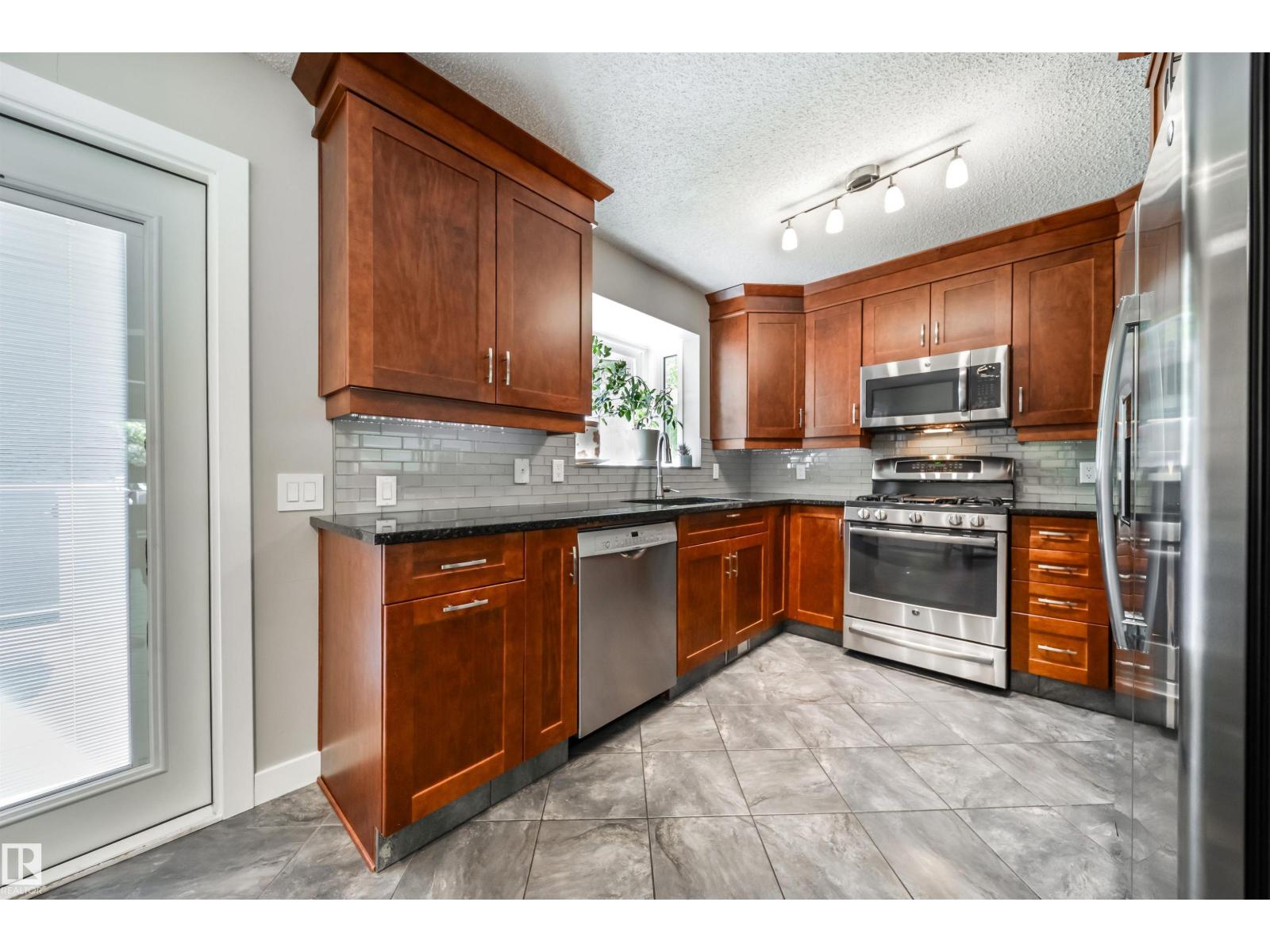 4813 44 AV — photo 21
