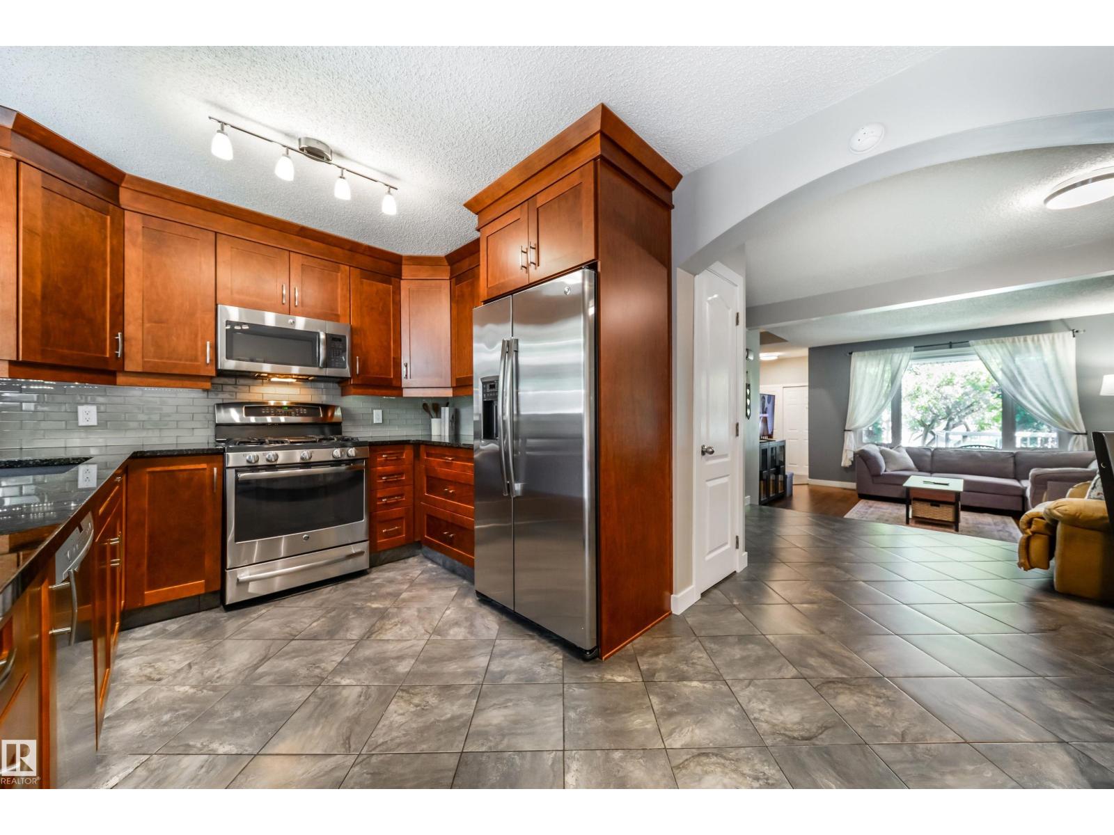 4813 44 AV — photo 22