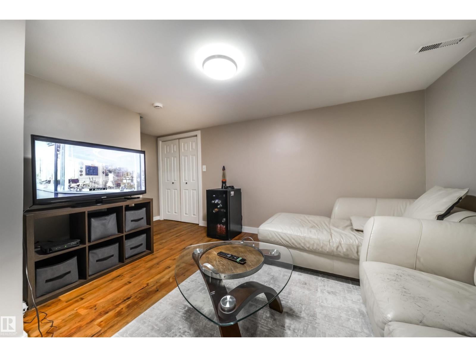 4813 44 AV — photo 47