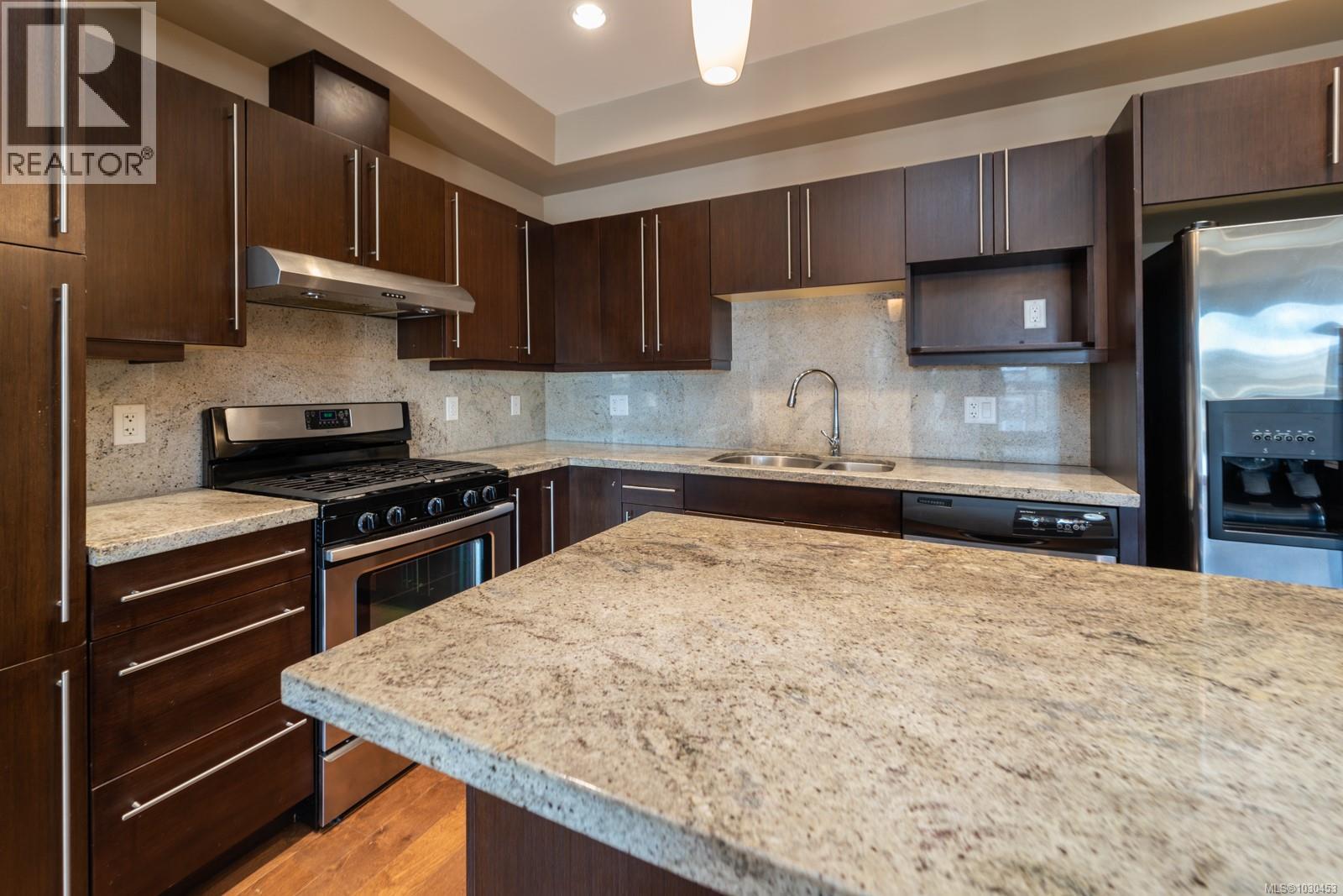 #204 6591 Lincroft Rd - 5