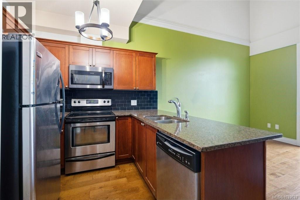 #407 866 Goldstream Ave - 5