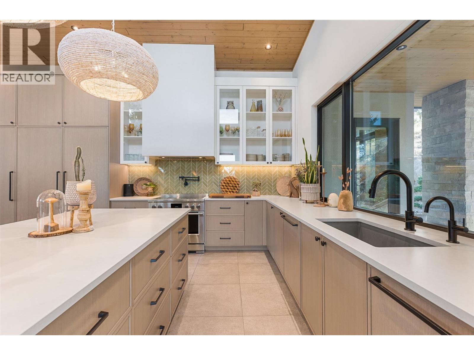 721 Pinehaven Court, Kelowna