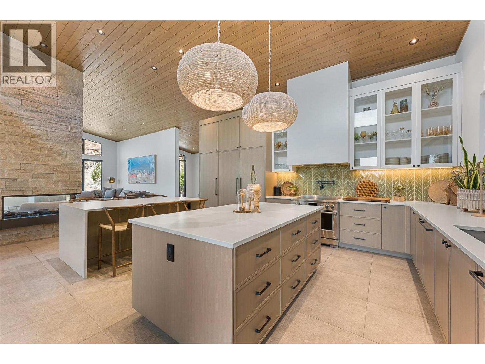721 Pinehaven Court, Kelowna