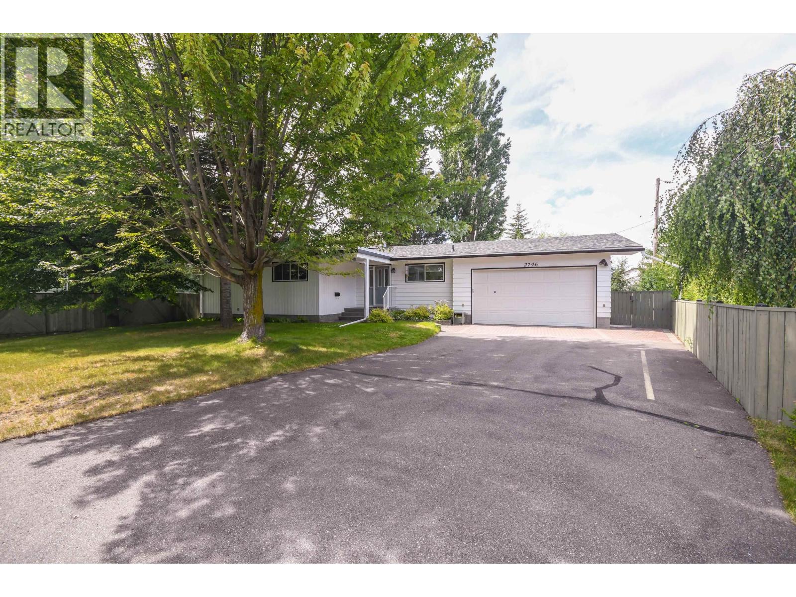 2746 FAIRVIEW CRESCENT - 1