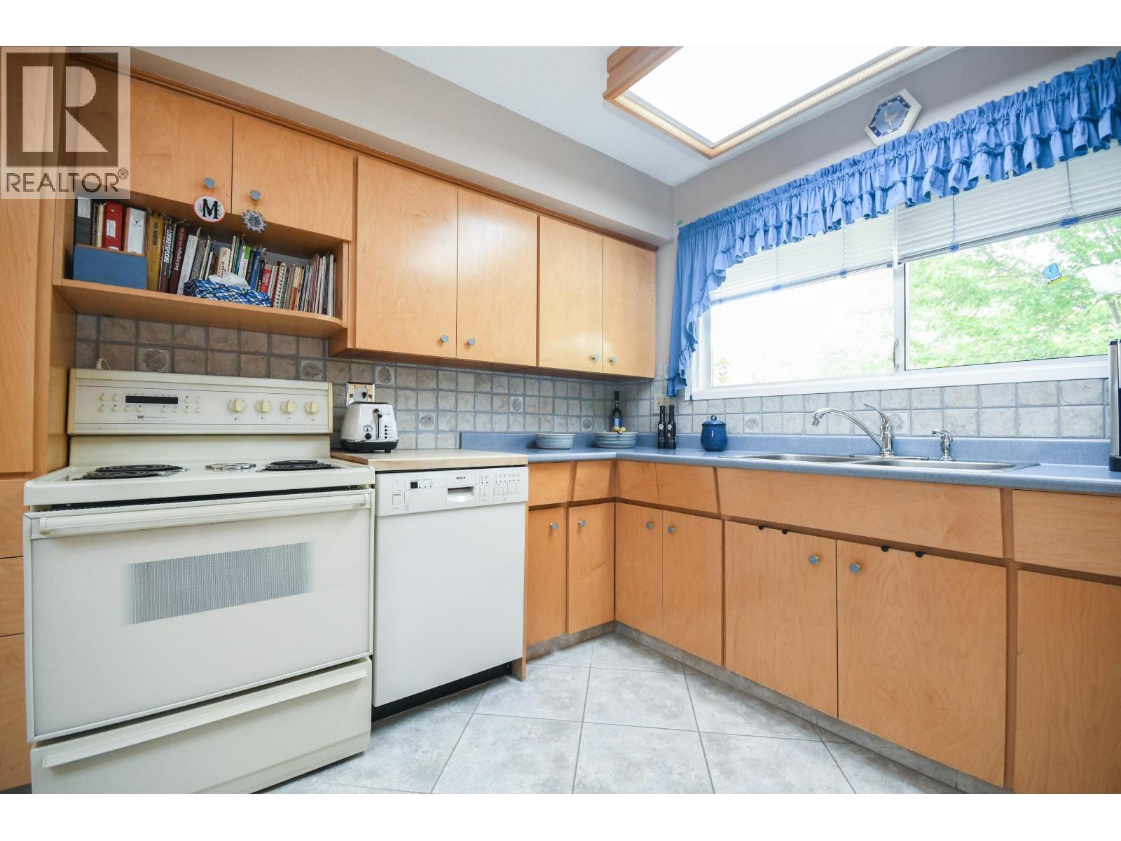 2746 FAIRVIEW CRESCENT - 10
