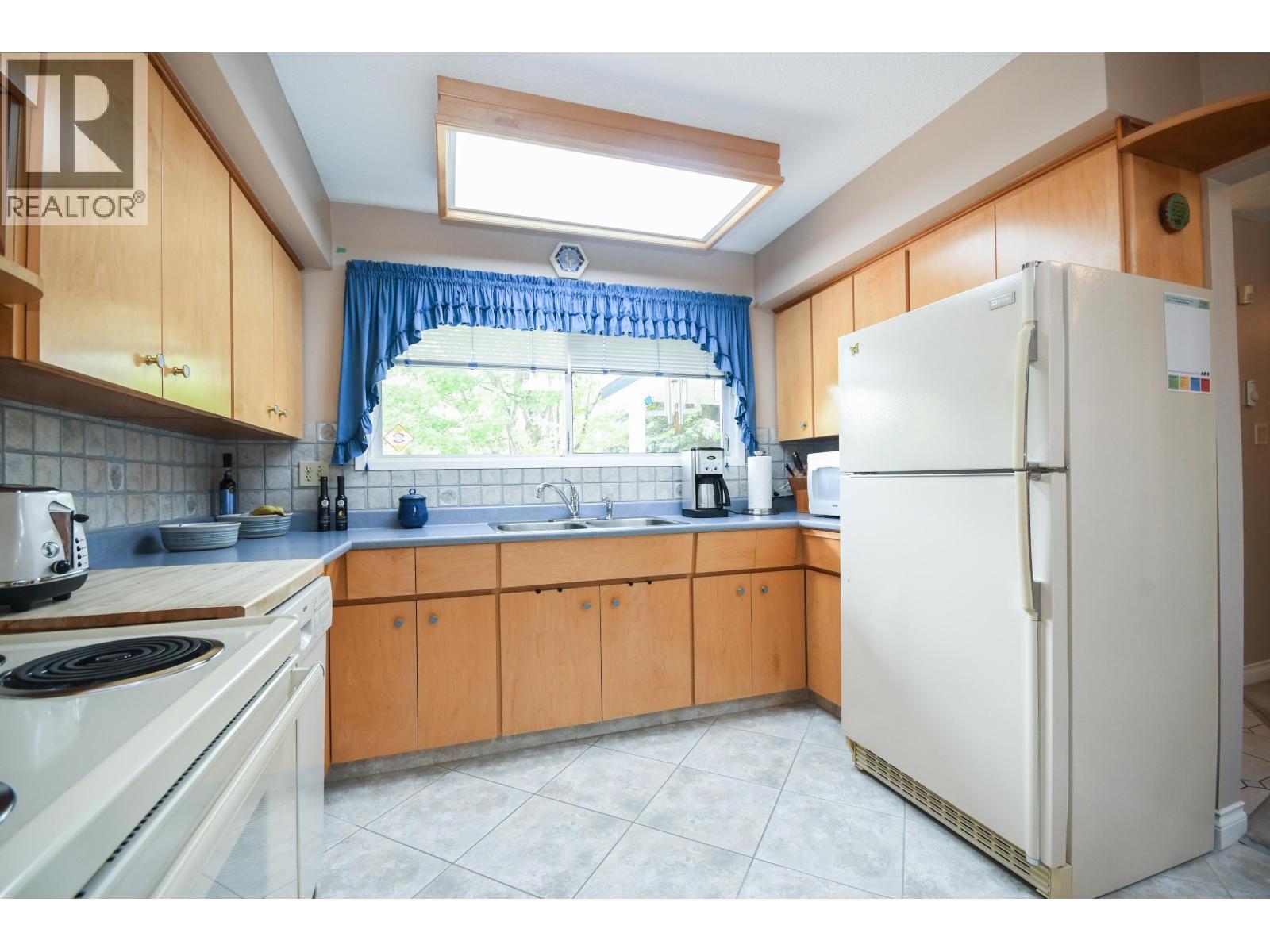 2746 FAIRVIEW CRESCENT - 11