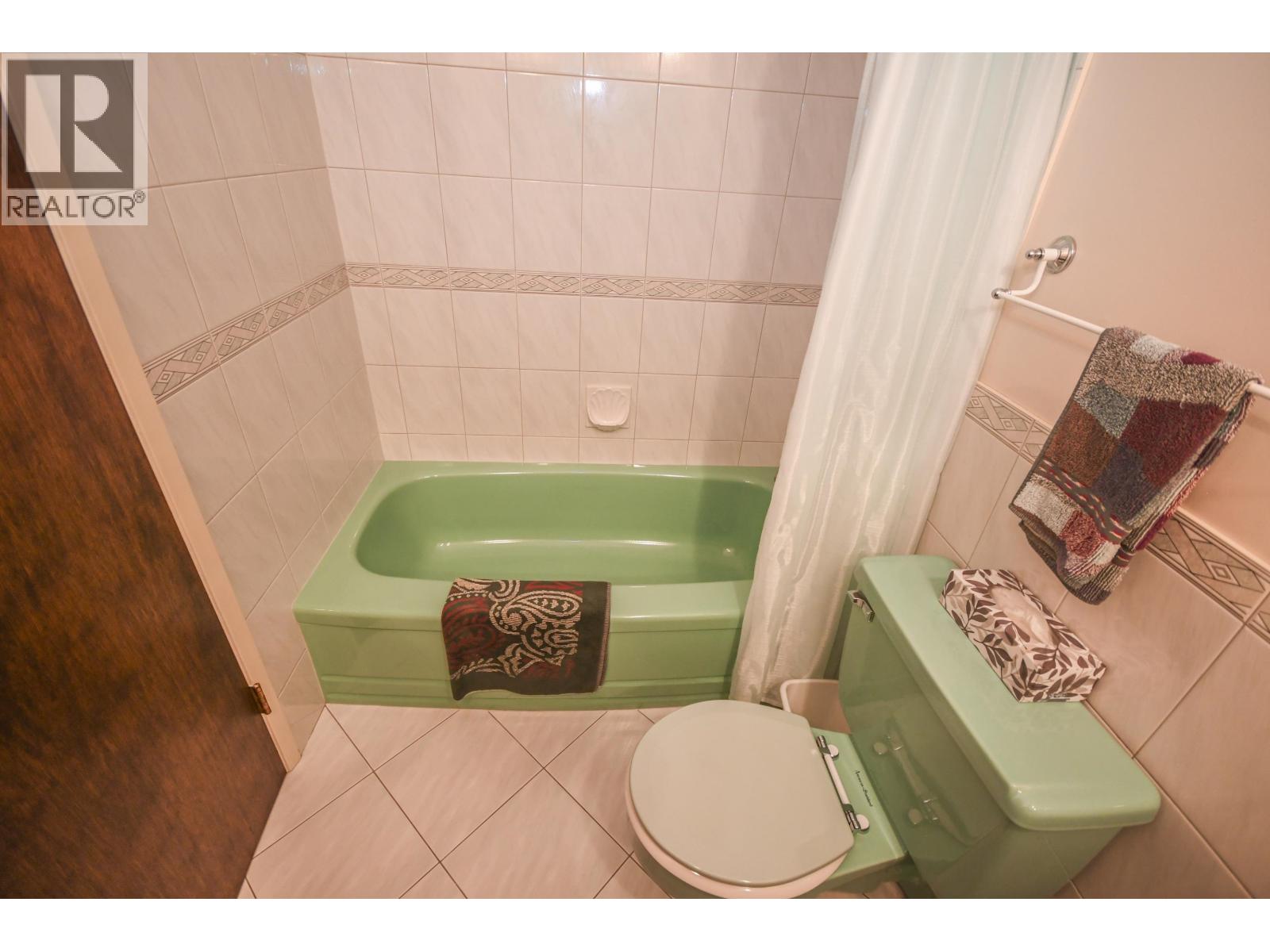 2746 FAIRVIEW CRESCENT - 22