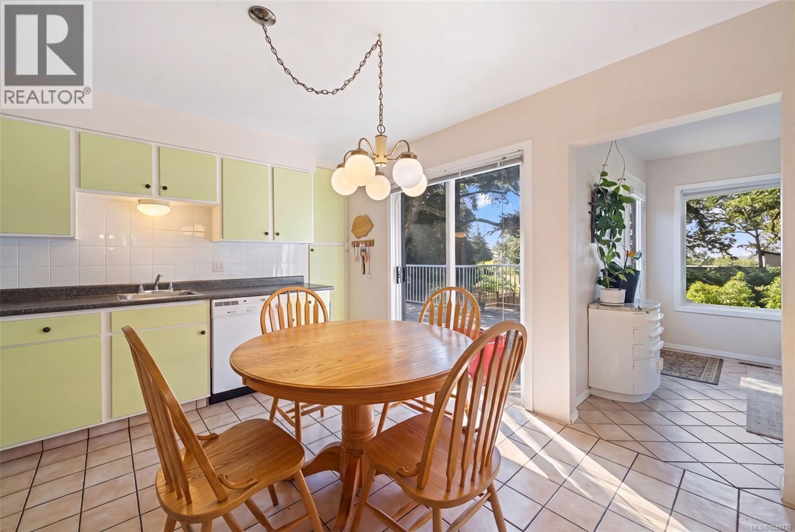 1193 Old Esquimalt Rd, Esquimalt