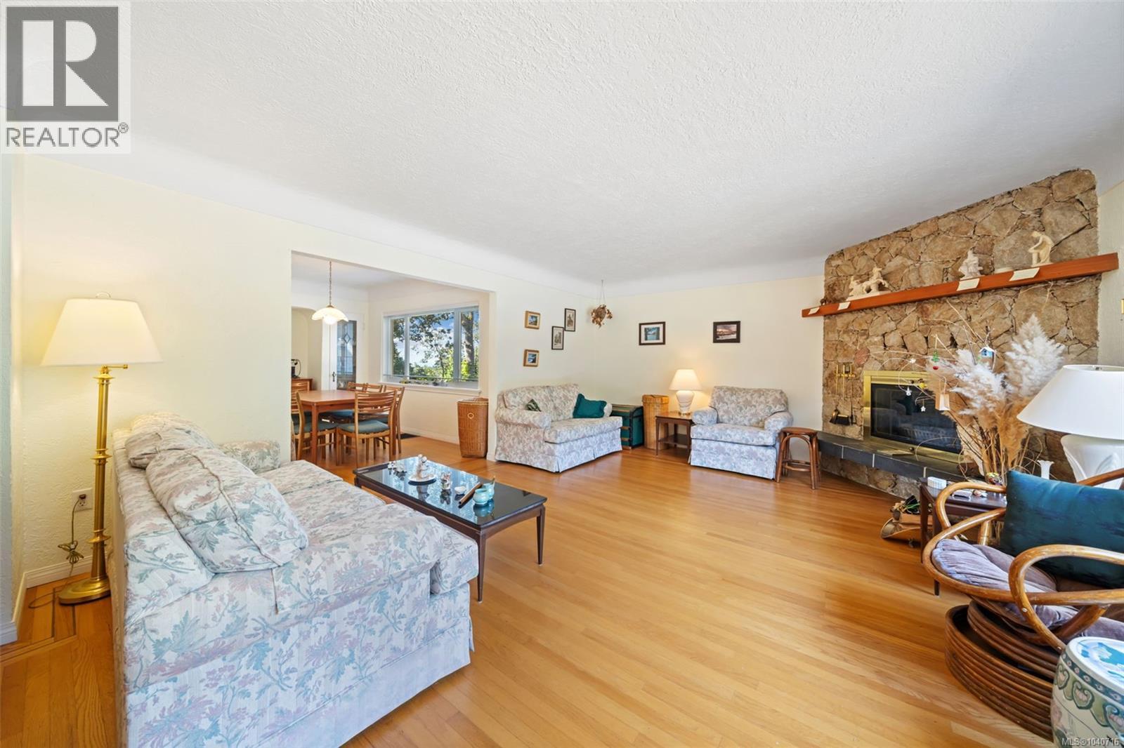 1193 Old Esquimalt Rd, Esquimalt