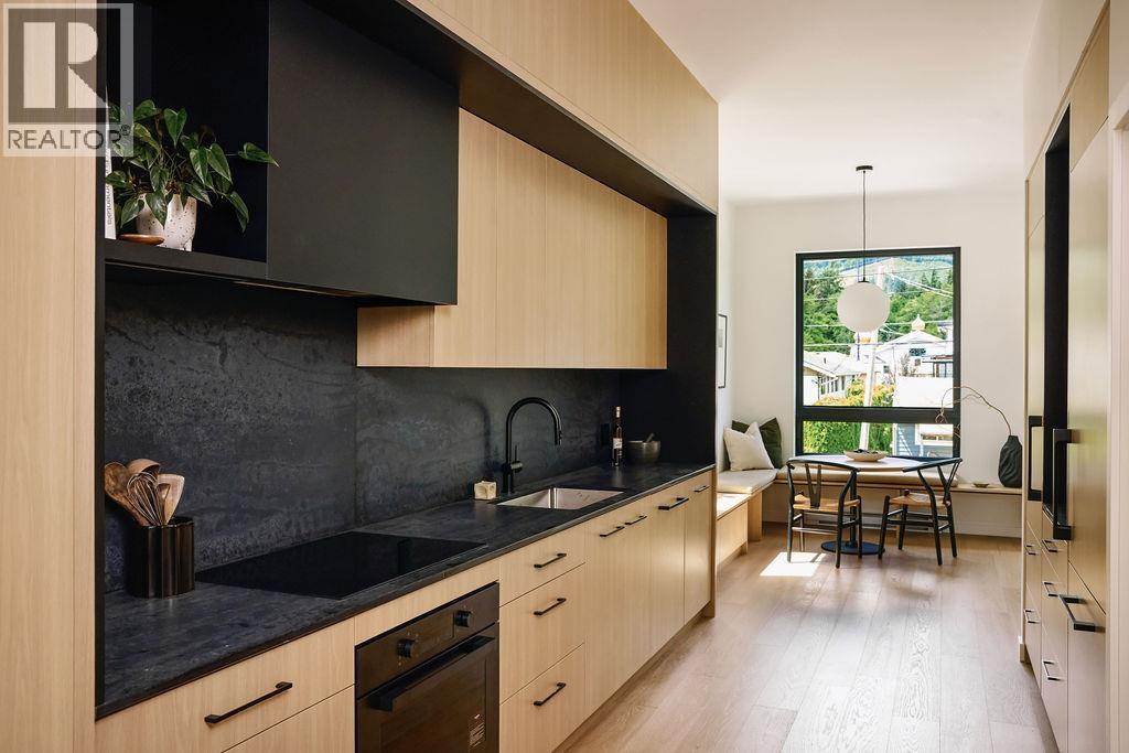 2 37940 FOURTH AVENUE, Squamish — photo 3