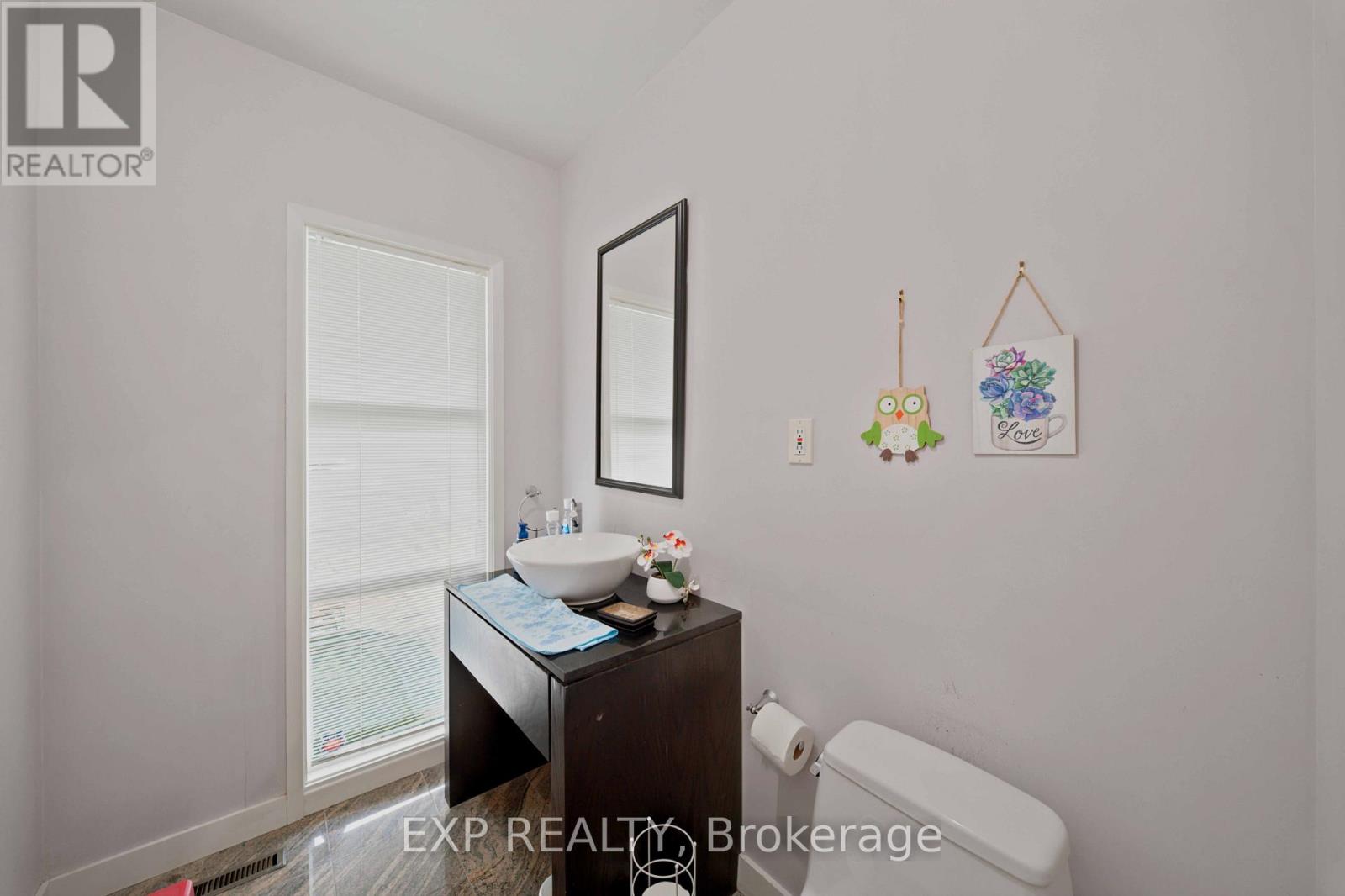 304 ROGER ROAD, Ottawa. Luxury613. By Peter Sagos - Image 31