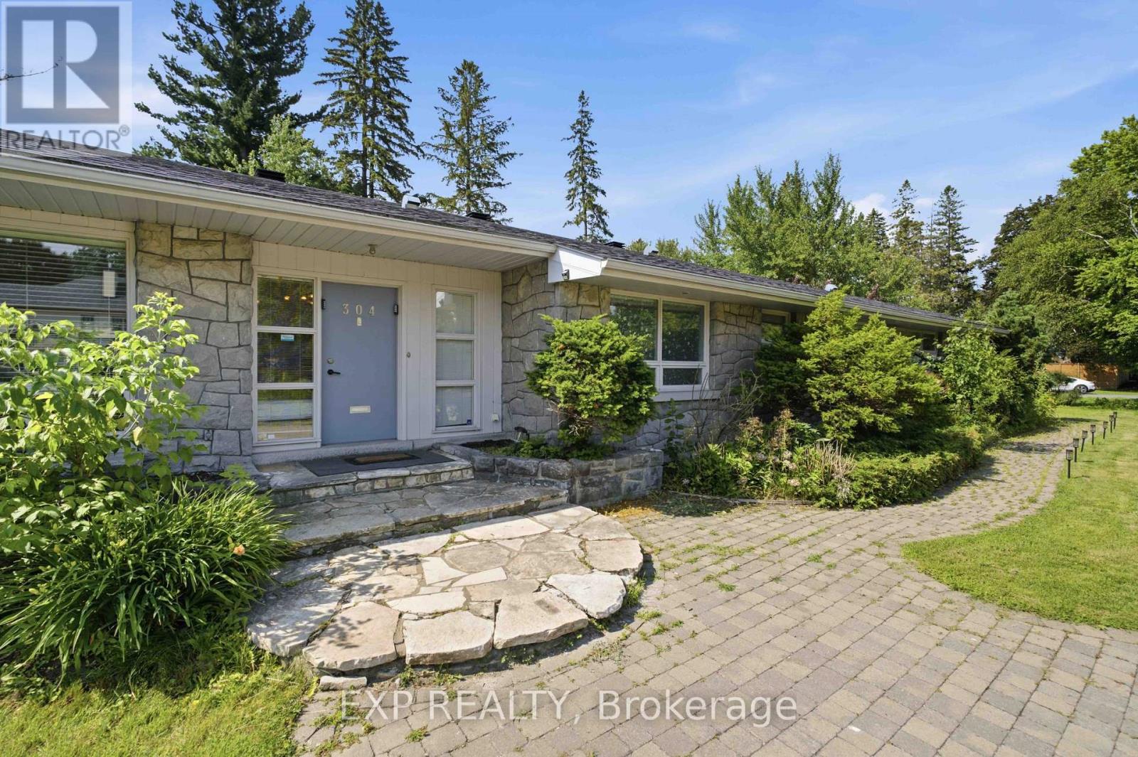 304 ROGER ROAD, Ottawa. Luxury613. By Peter Sagos - Image 47