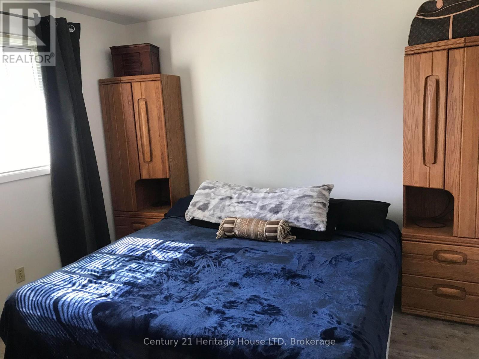 938 FERNDALE AVENUE - 11