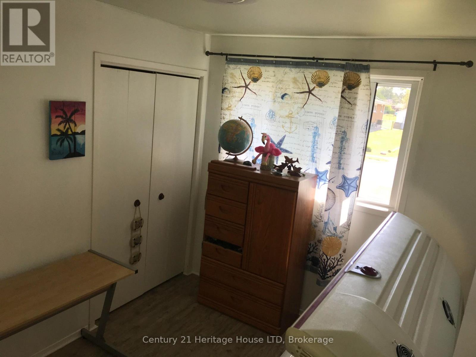 938 FERNDALE AVENUE - 12