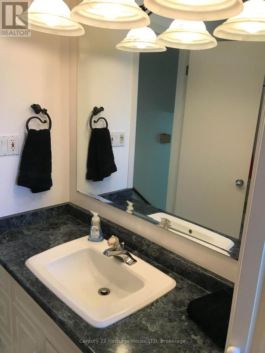 938 FERNDALE AVENUE - 13