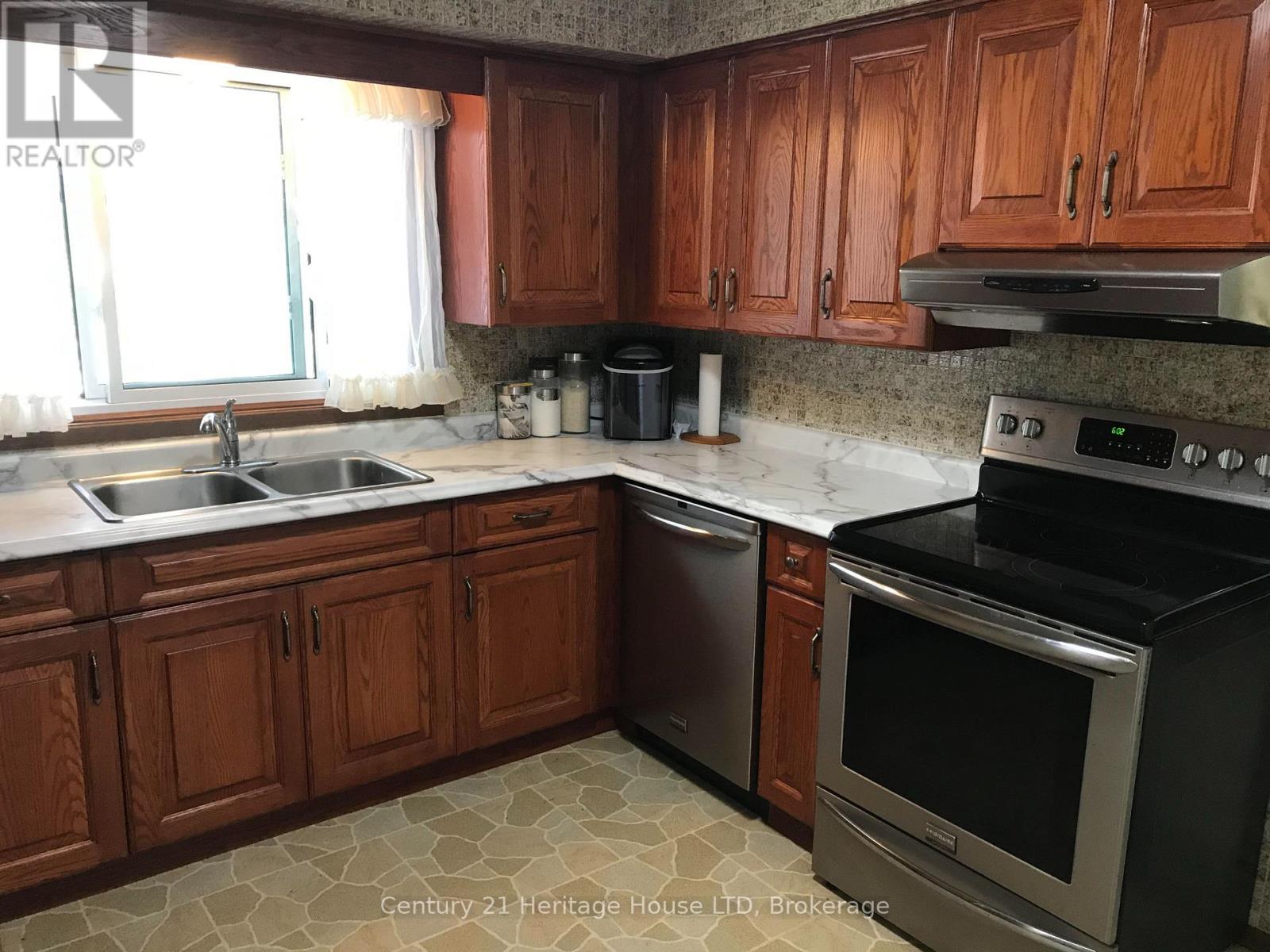 938 FERNDALE AVENUE - 5