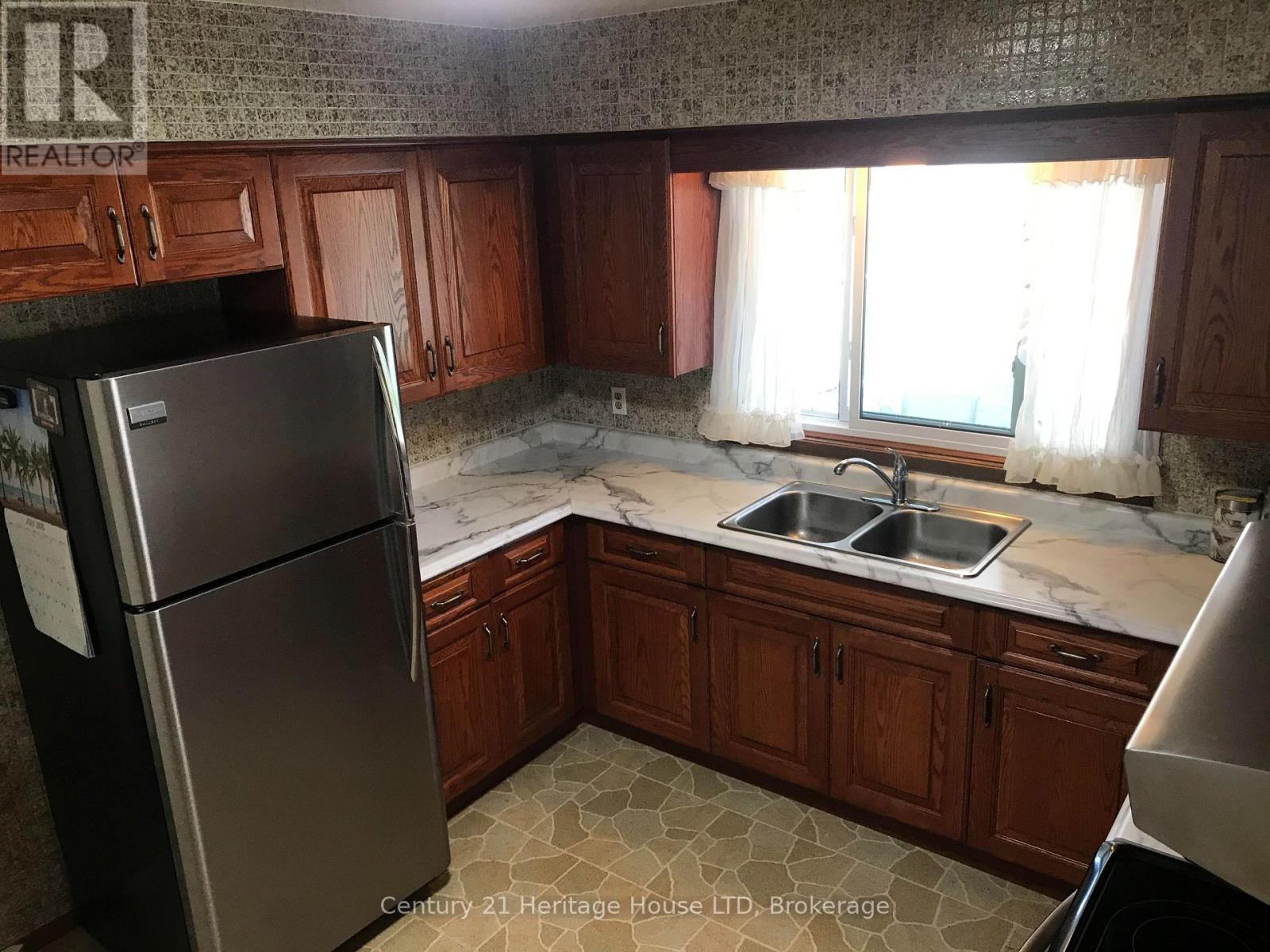 938 FERNDALE AVENUE - 7