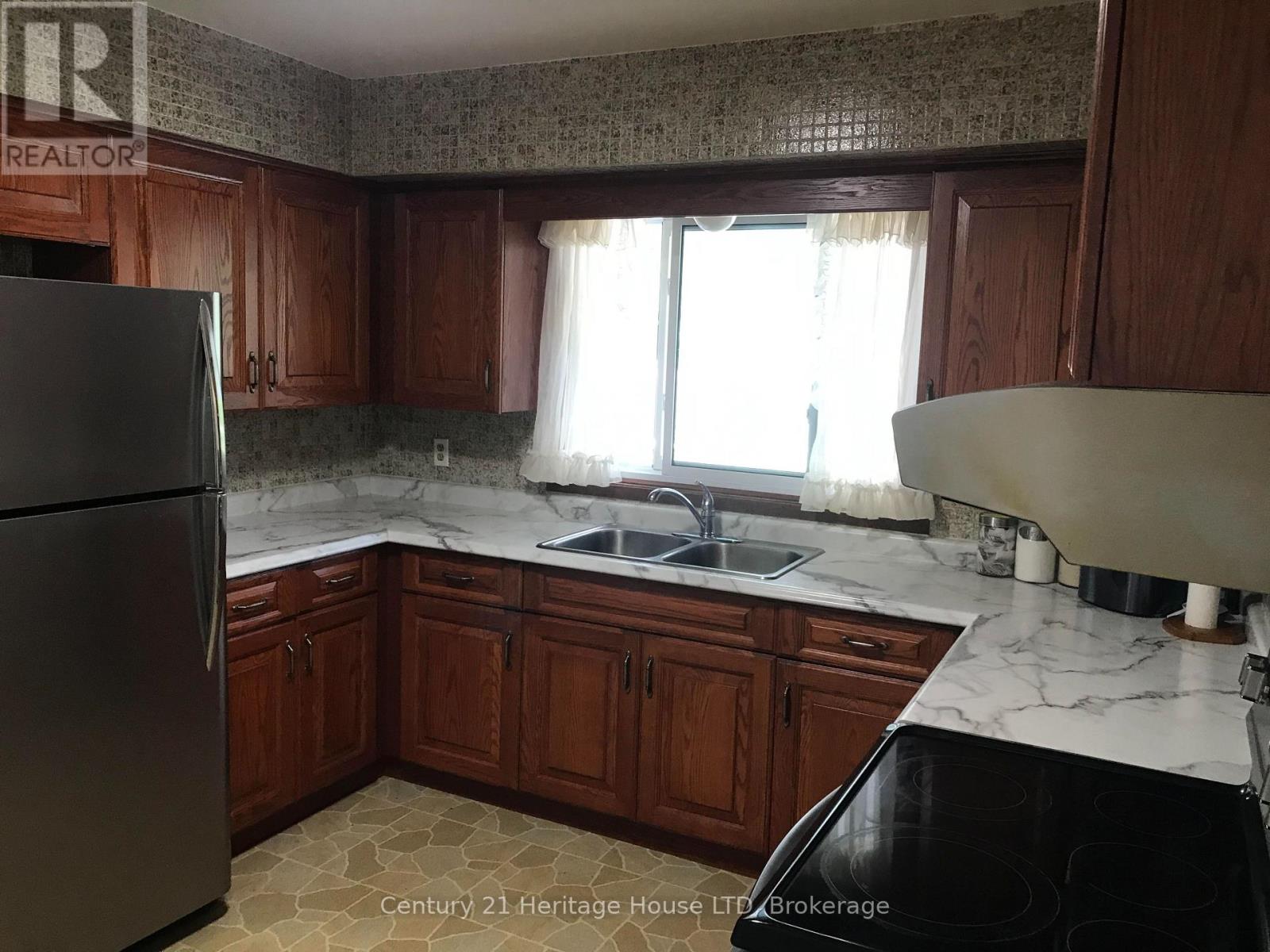 938 FERNDALE AVENUE - 8
