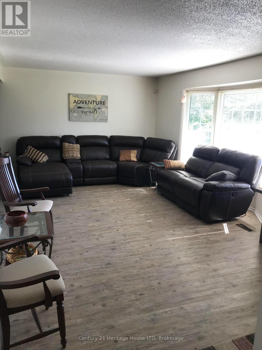 938 FERNDALE AVENUE - 9