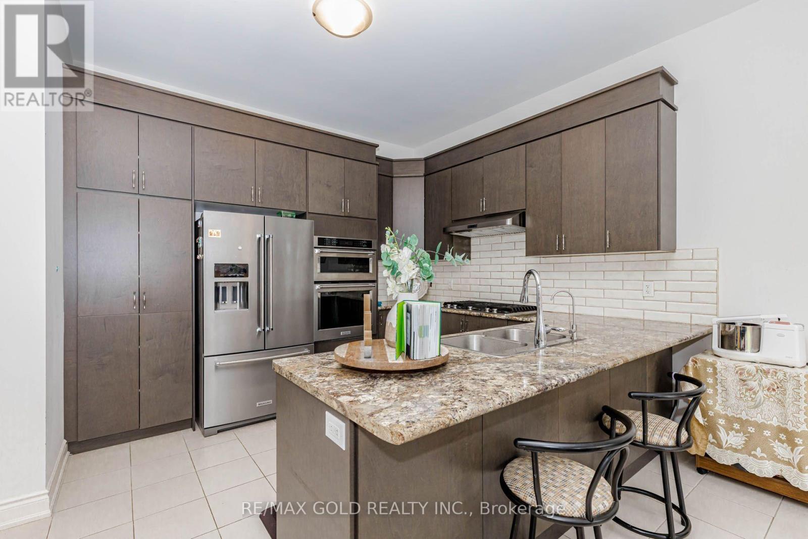 53 BETTY MAY CRESCENT - 19
