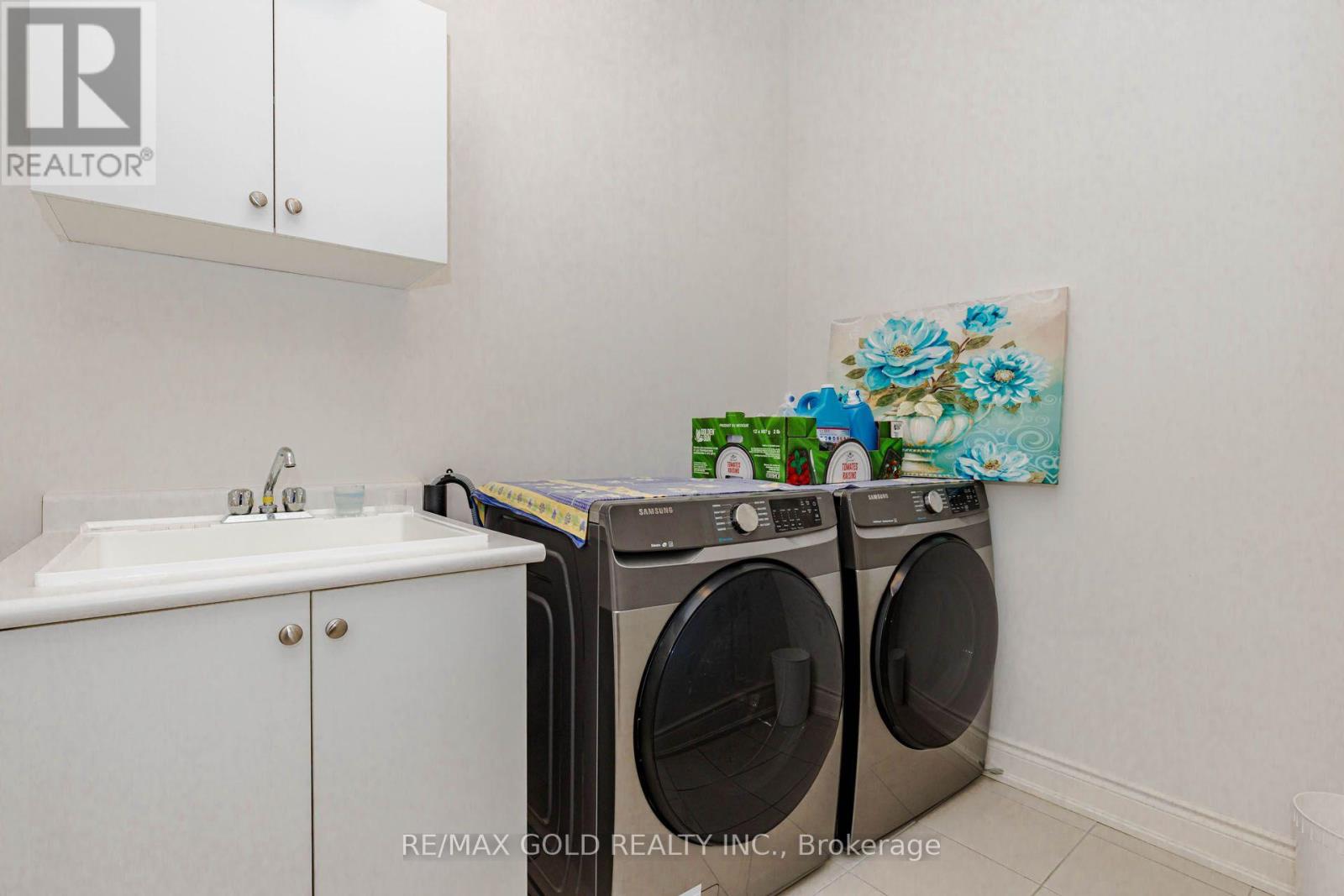 53 BETTY MAY CRESCENT - 24