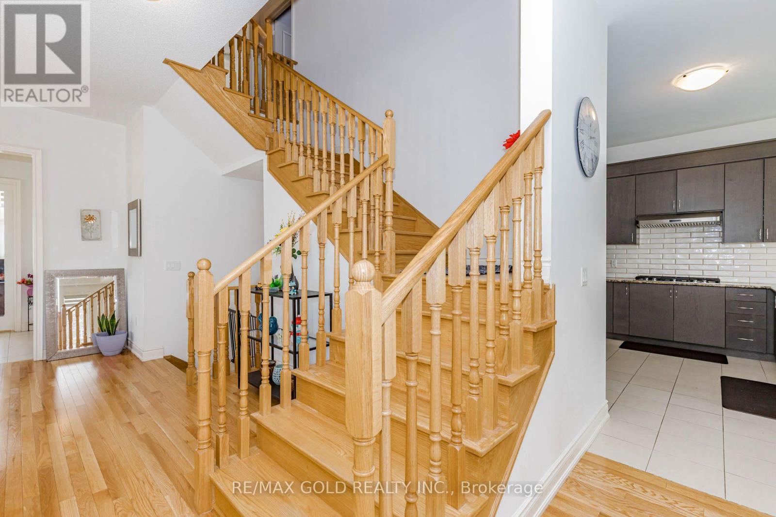 53 BETTY MAY CRESCENT - 25