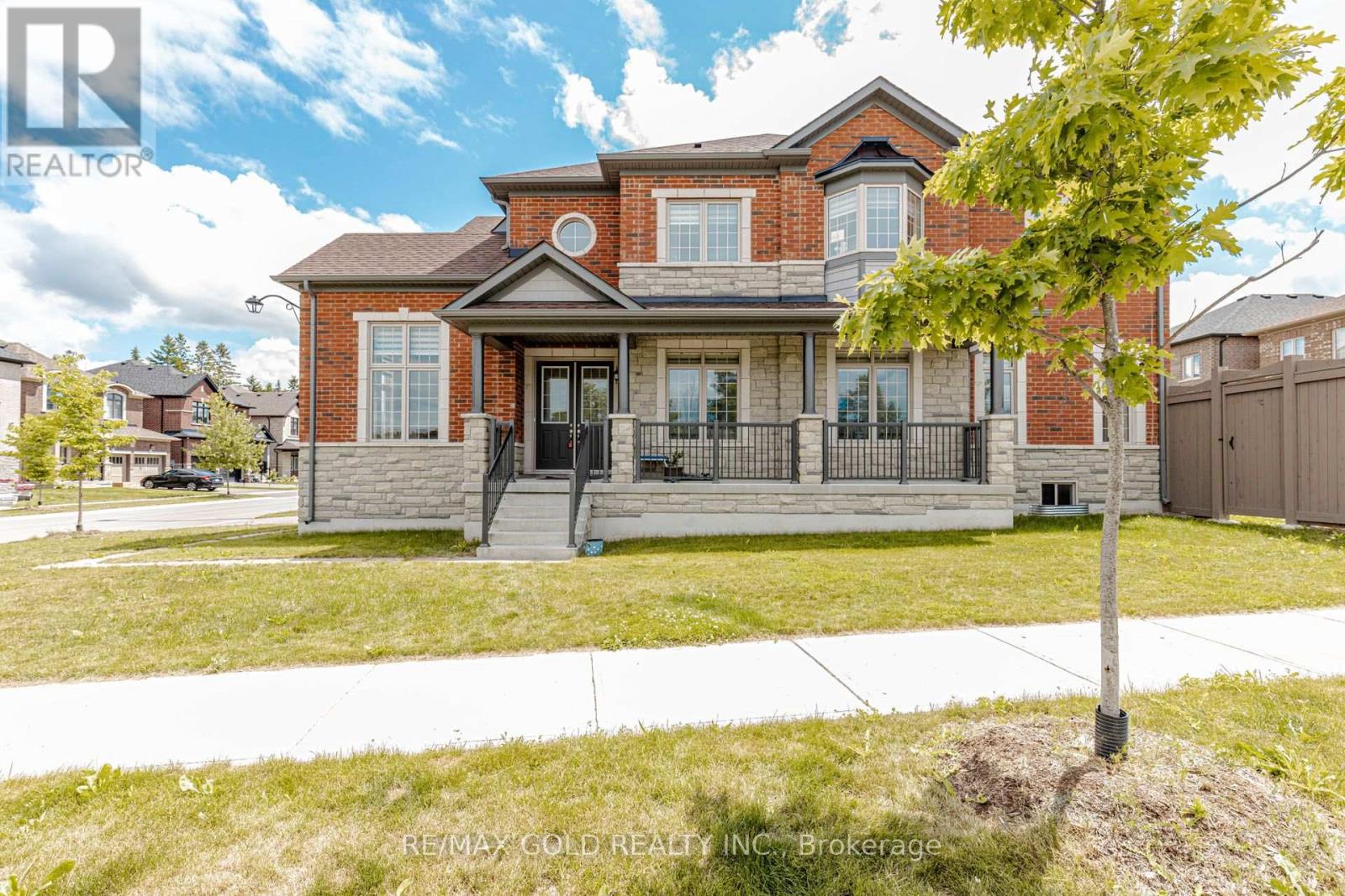 53 BETTY MAY CRESCENT - 3