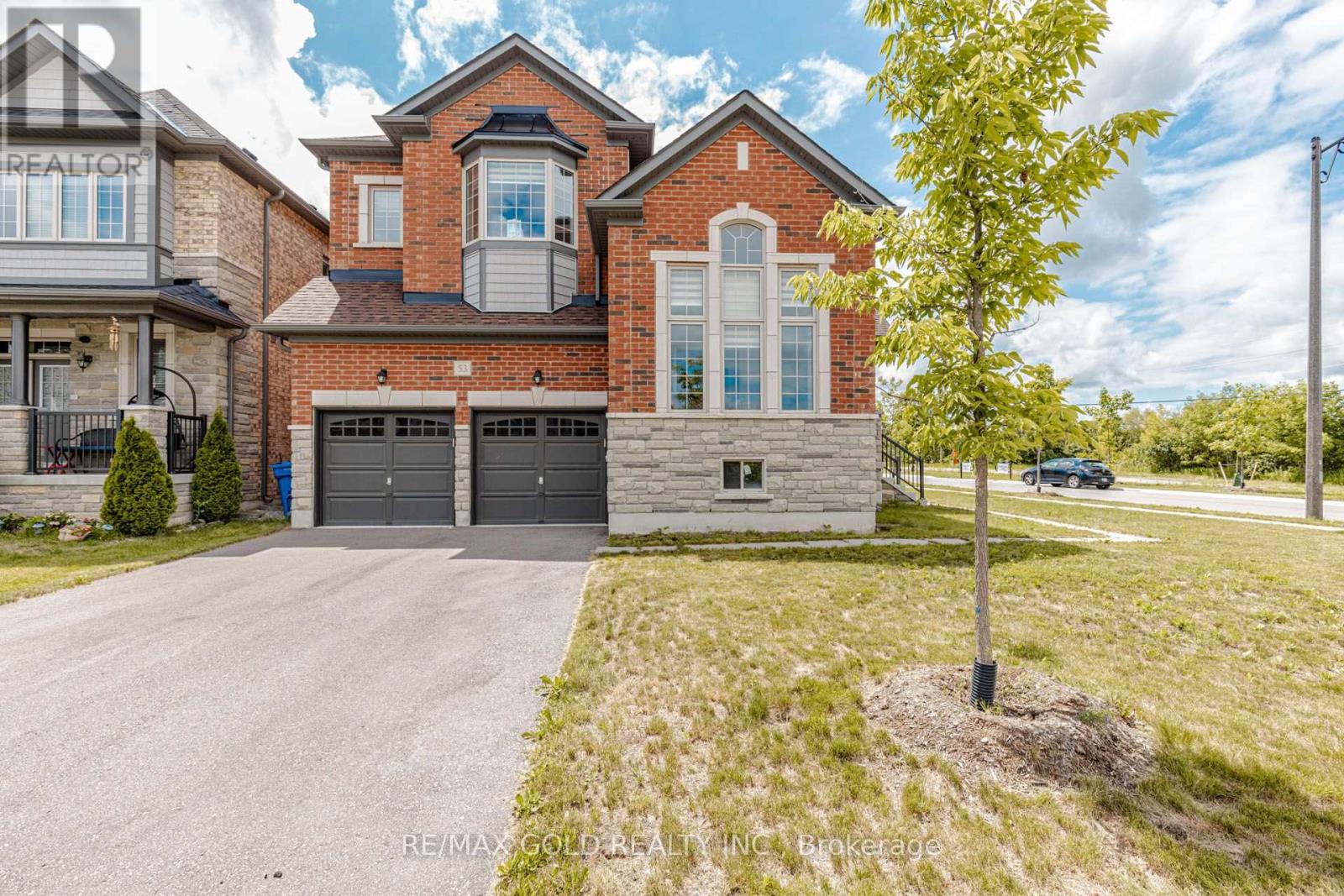 53 BETTY MAY CRESCENT - 4