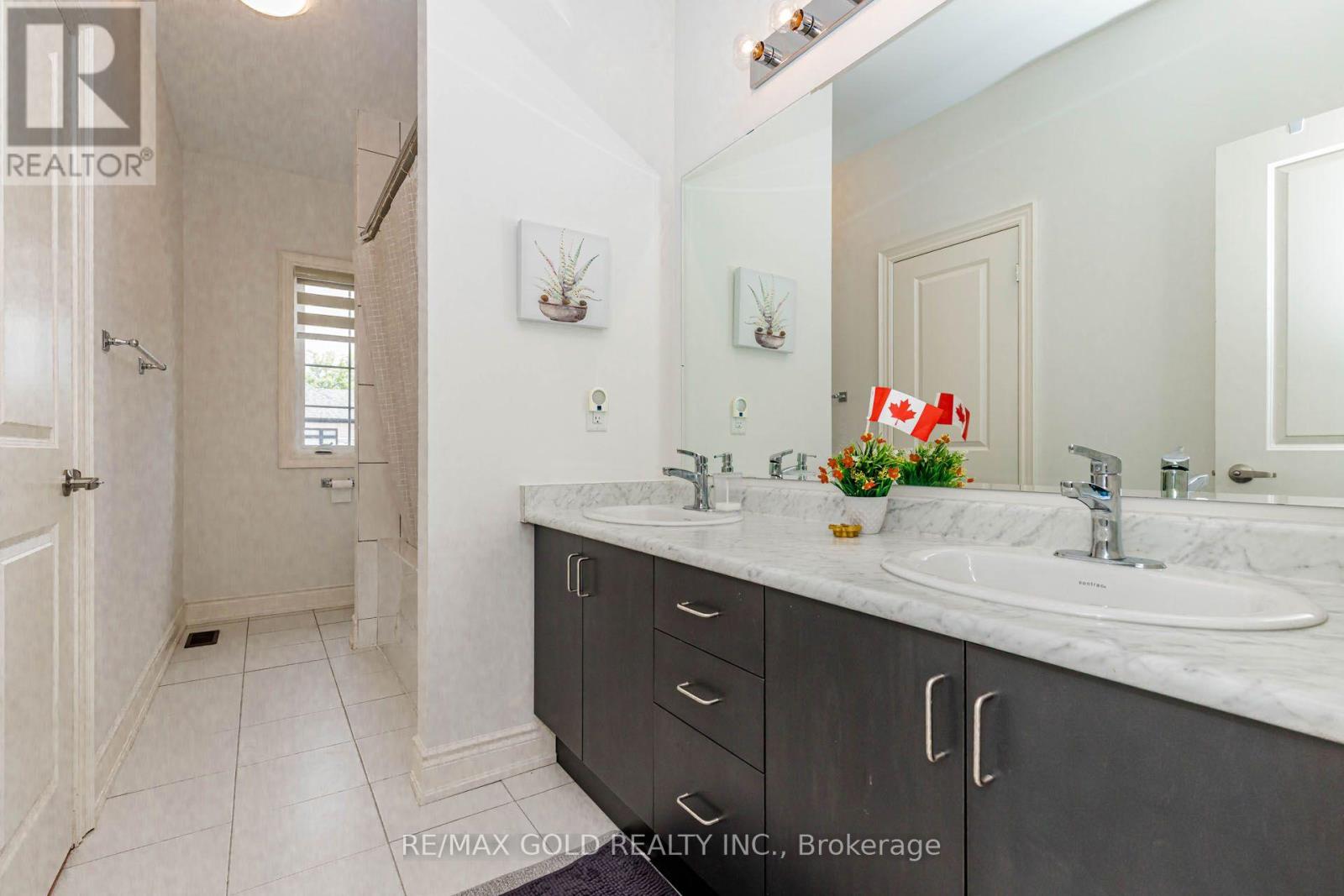 53 BETTY MAY CRESCENT - 42
