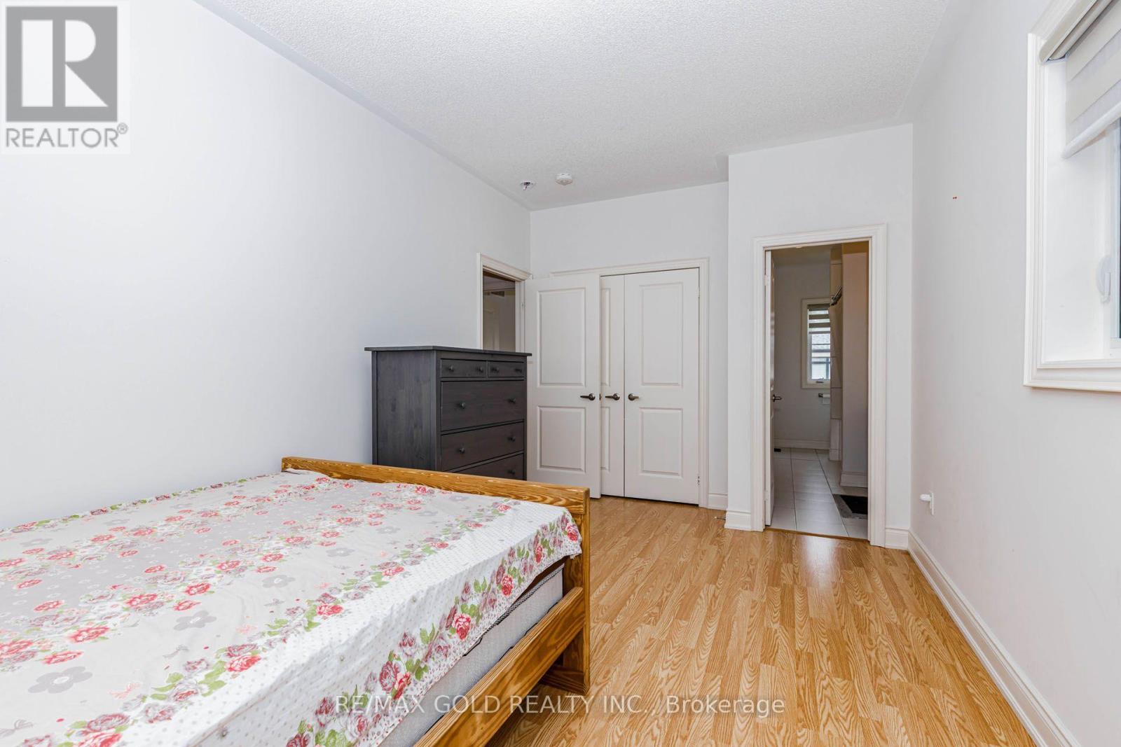 53 BETTY MAY CRESCENT - 44